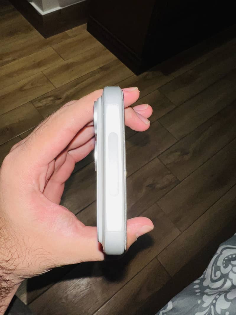 Apple iPhone 17 Pro Max 4
