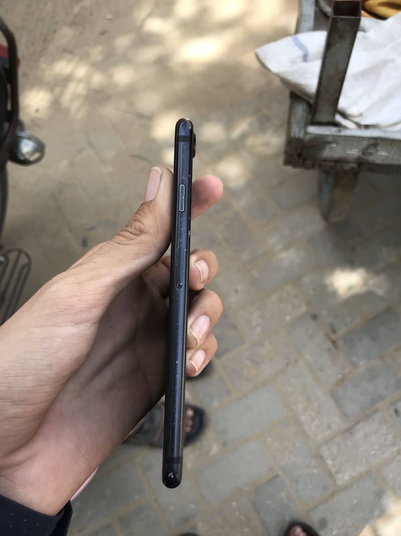 Apple iPhone 7 1
