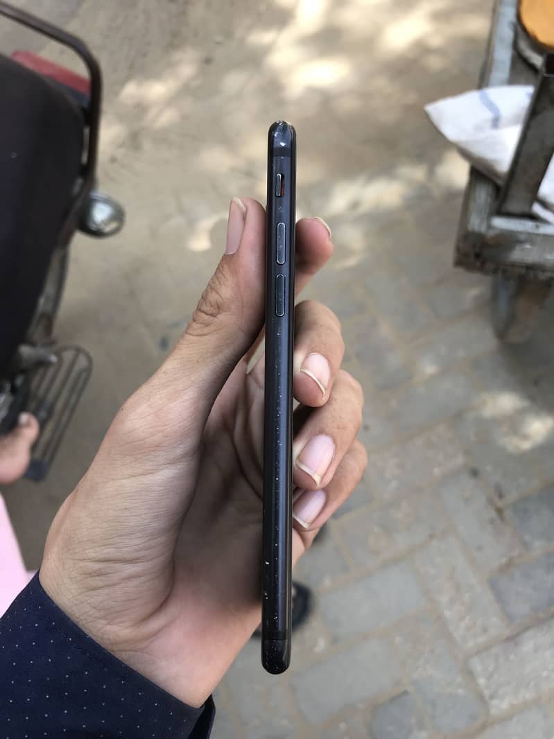 Apple iPhone 7 3