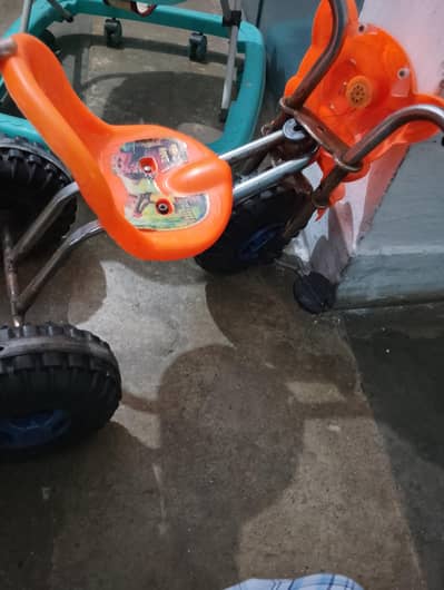 cycle Walker and car