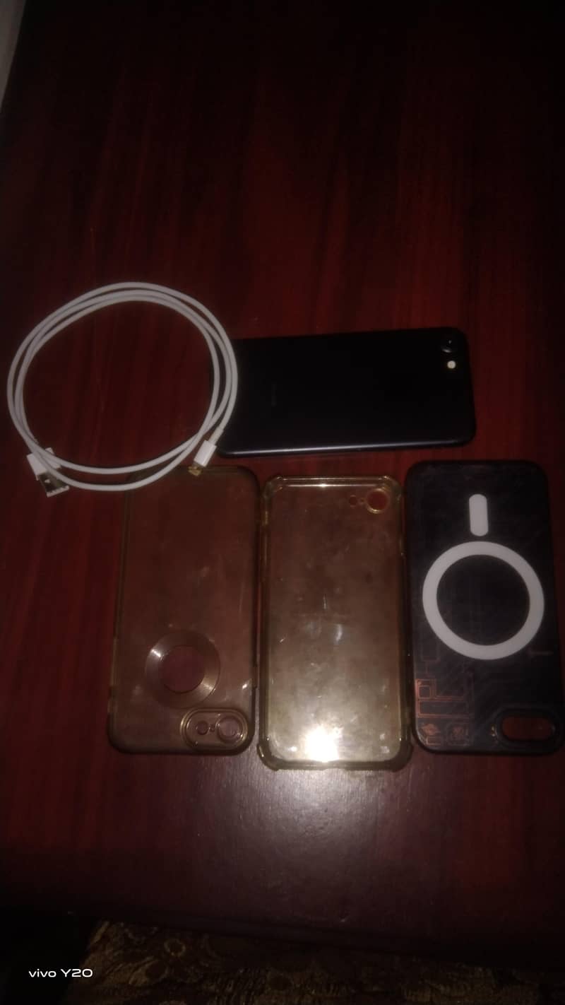 Apple iPhone 7 0