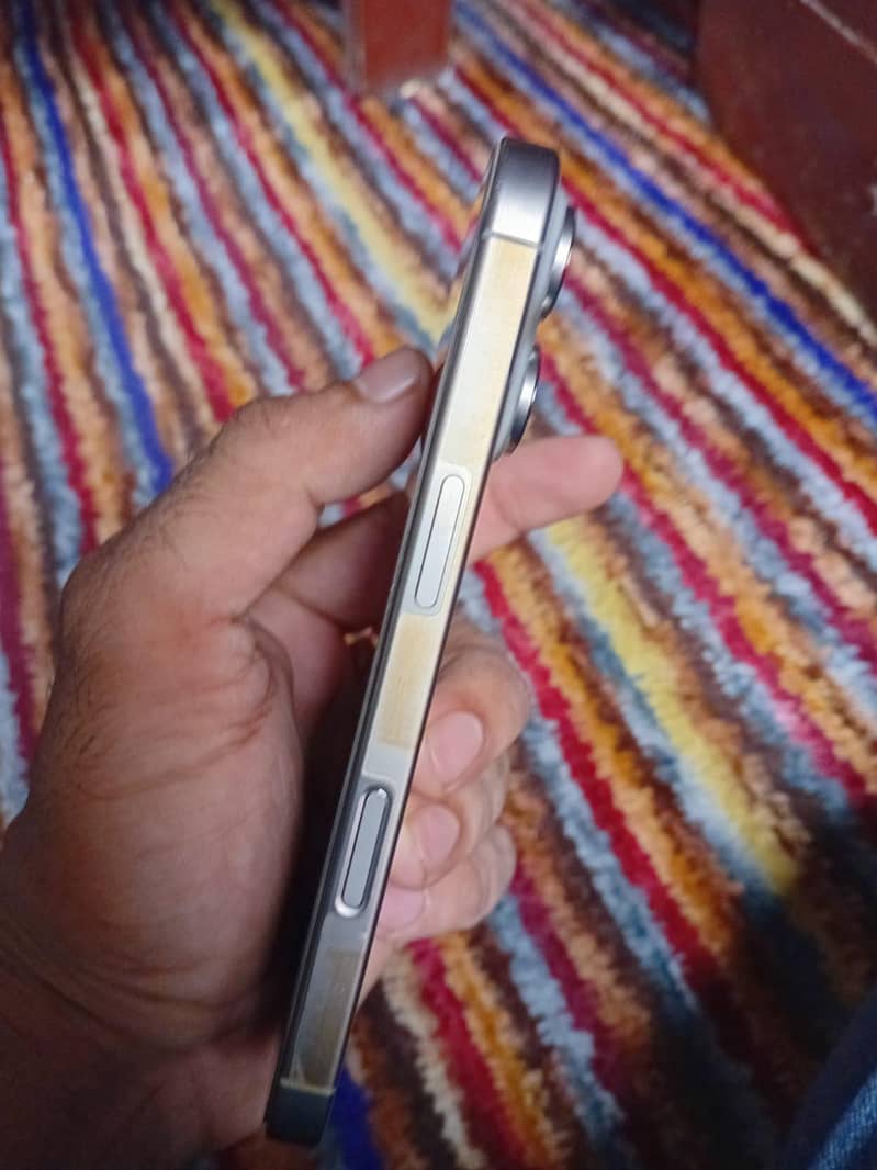 iPhone 16 Pro JV 4