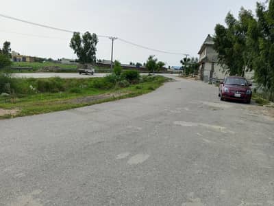 Commercial plots intehai munsib rate p maujood han