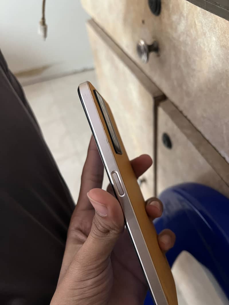 OPPO A77s 0
