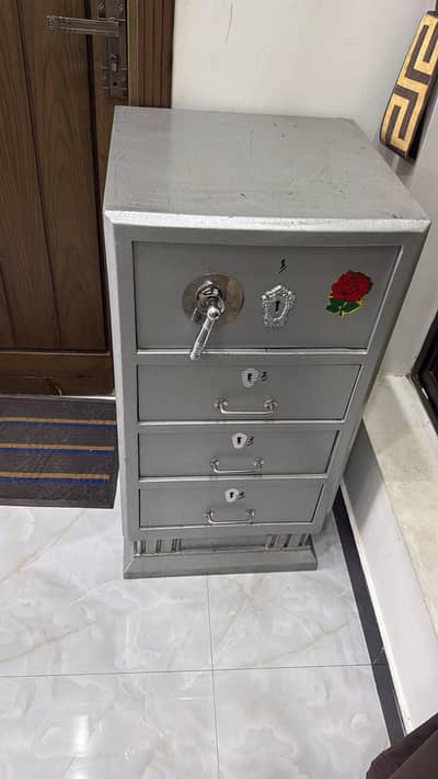 safe cabinet 