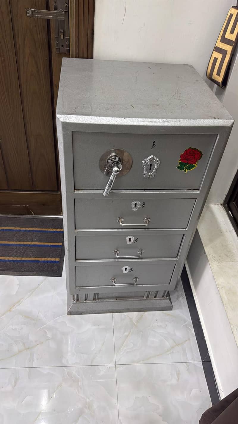 safe cabinet  0