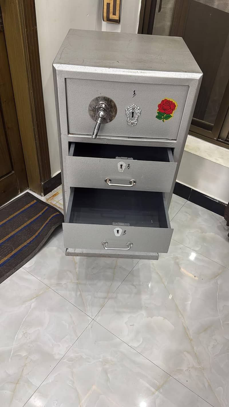safe cabinet  2