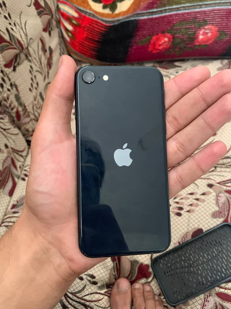 Apple iPhone SE 3 7