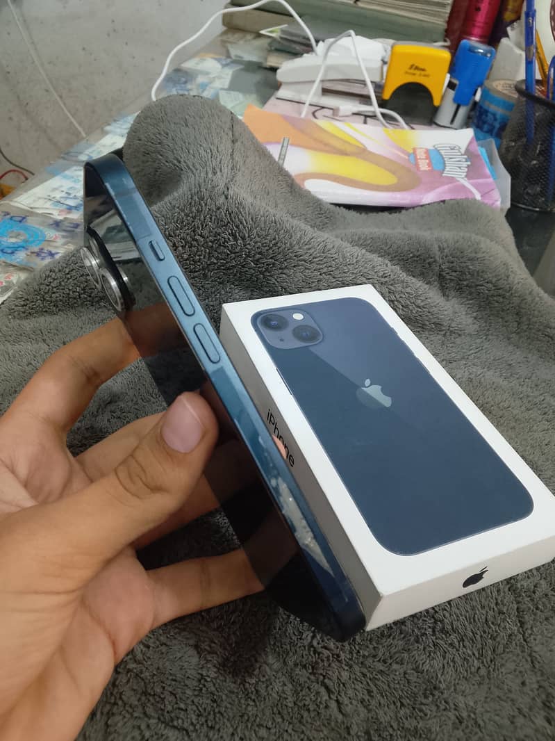 Apple iPhone 13 2
