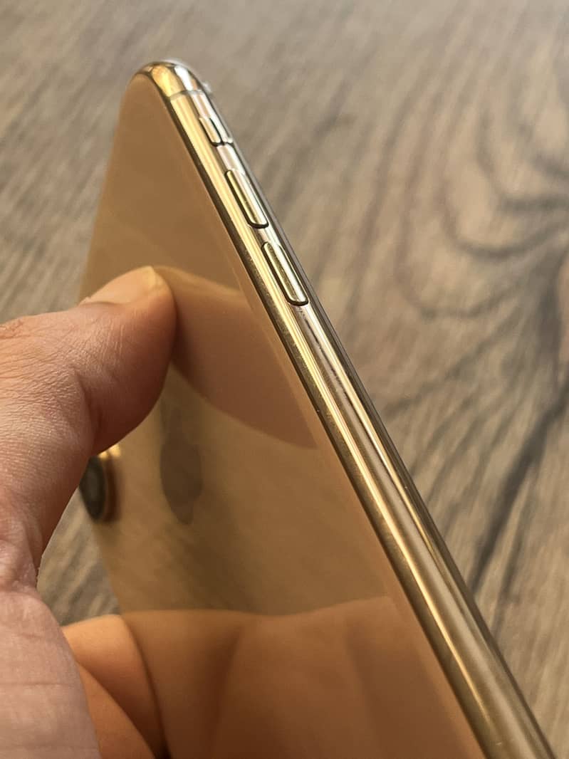 Apple iPhone XS 3
