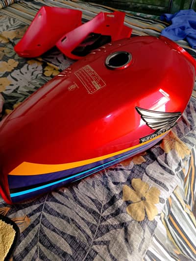 I'm selling a fuel tank honda 125,