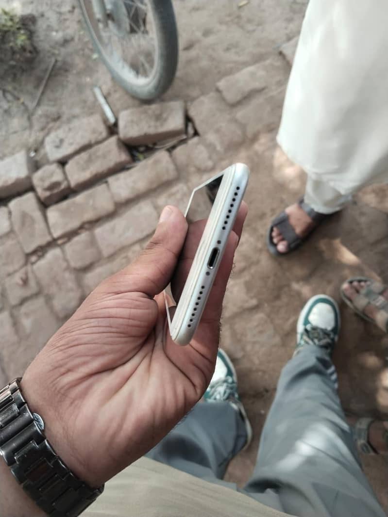 Apple iPhone 7 Plus 4