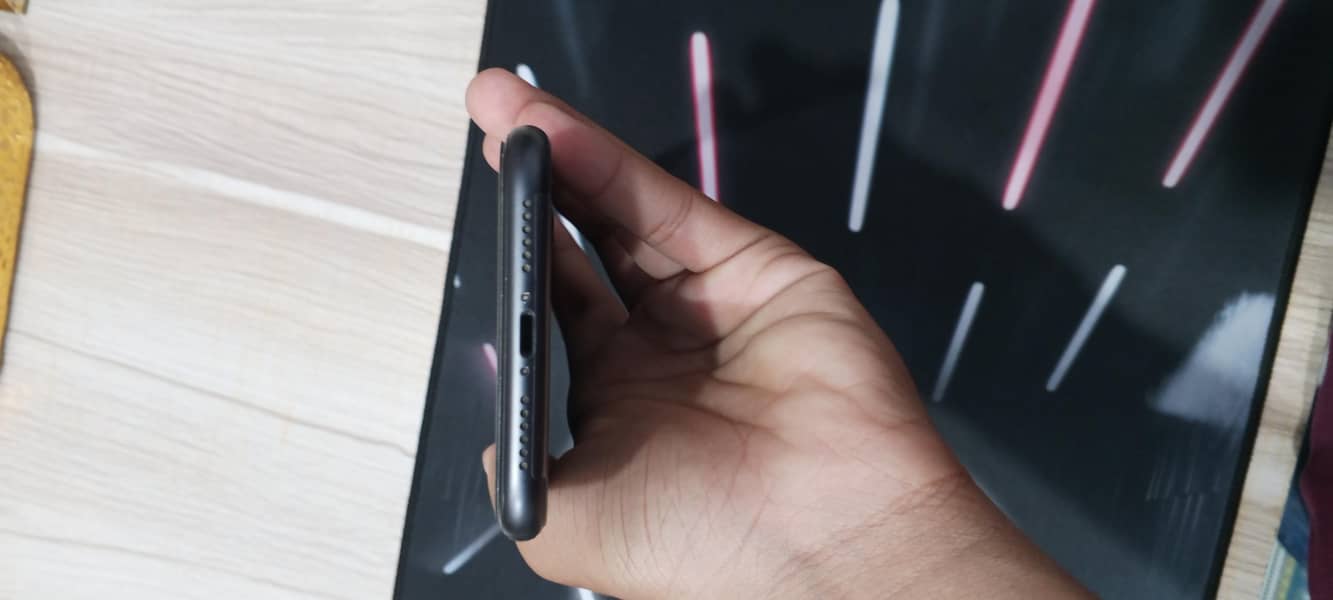Apple iPhone 11 4