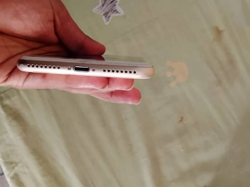 Apple iPhone 7 Plus 0