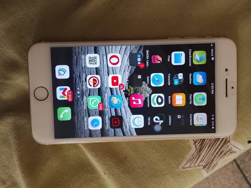 Apple iPhone 7 Plus 1