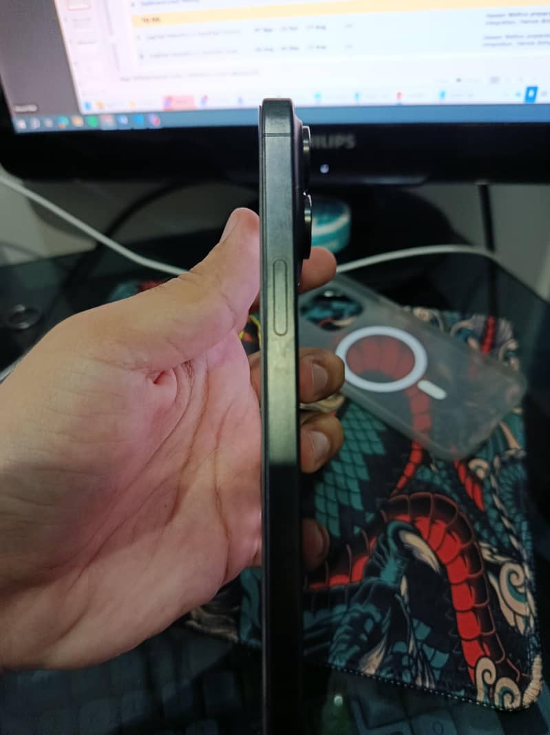 Apple iPhone 15 Pro Max 3