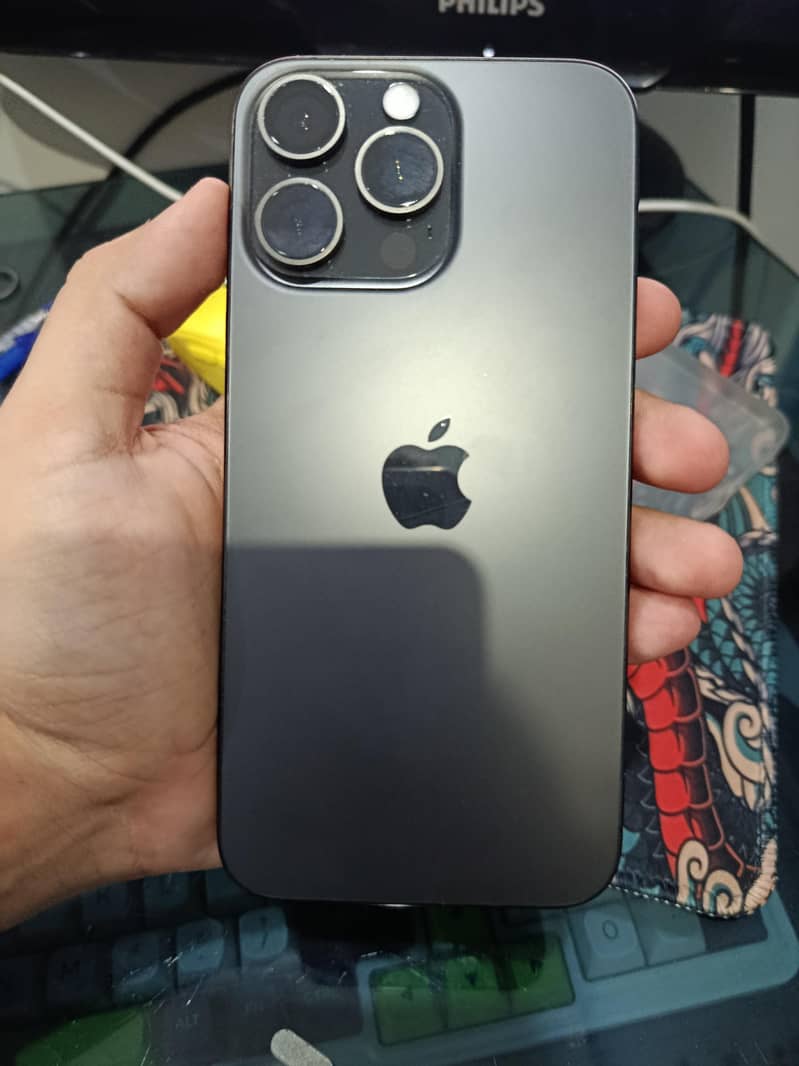 Apple iPhone 15 Pro Max 4