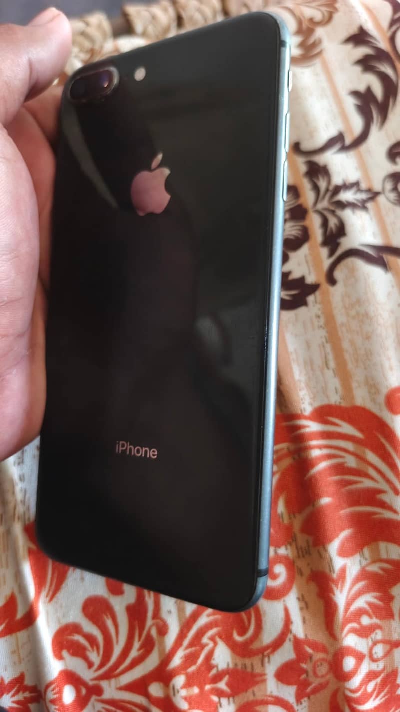 Apple iPhone 8 Plus 1