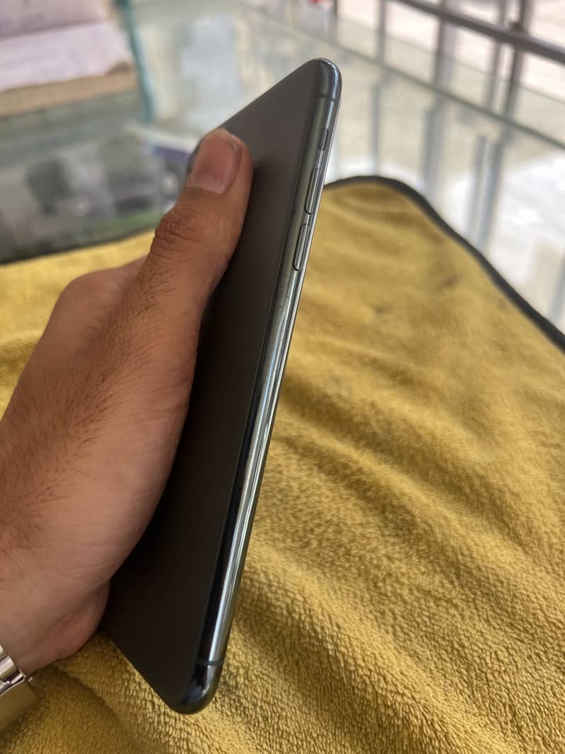 Apple iPhone 11 Pro Max 2
