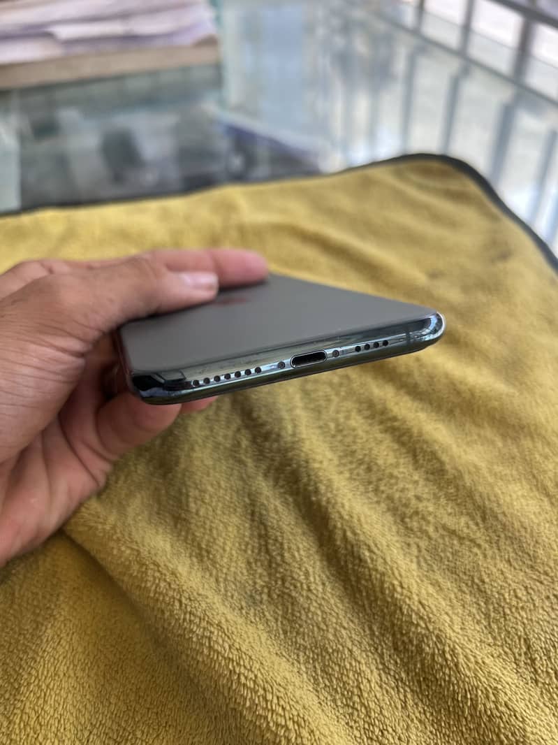 Apple iPhone 11 Pro Max 3