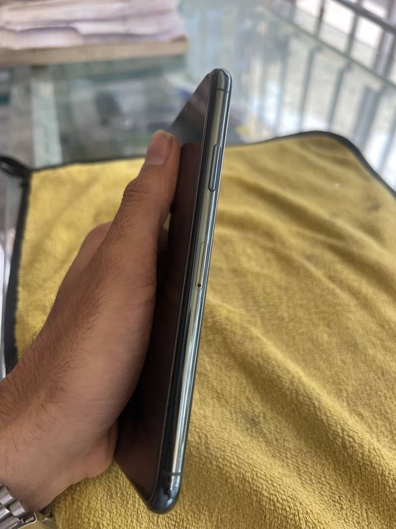 Apple iPhone 11 Pro Max 4