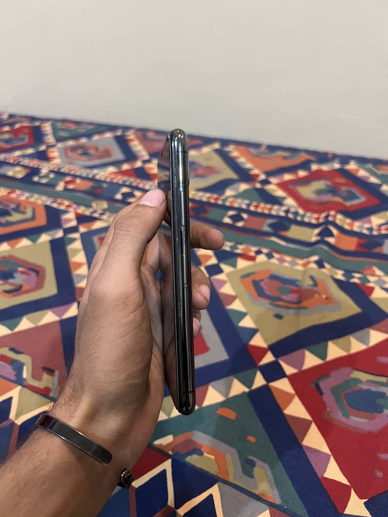 Apple iPhone X 3