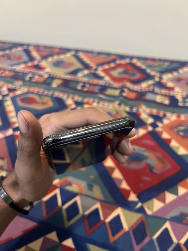 Apple iPhone X 4