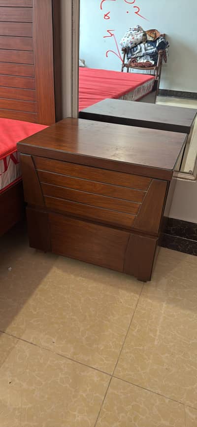2 Single wood beds