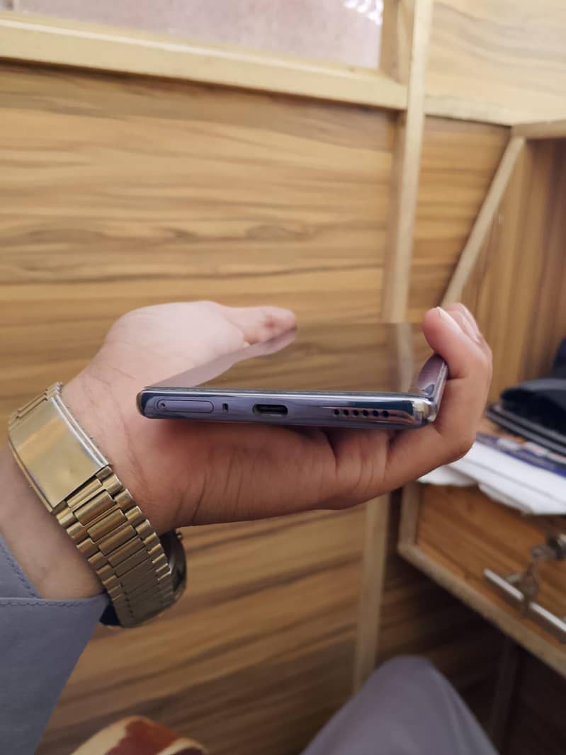 Tecno CAMON 40 1