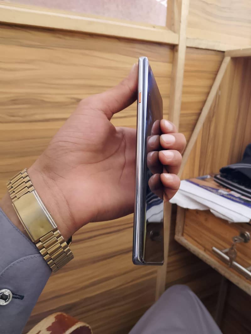 Tecno CAMON 40 2