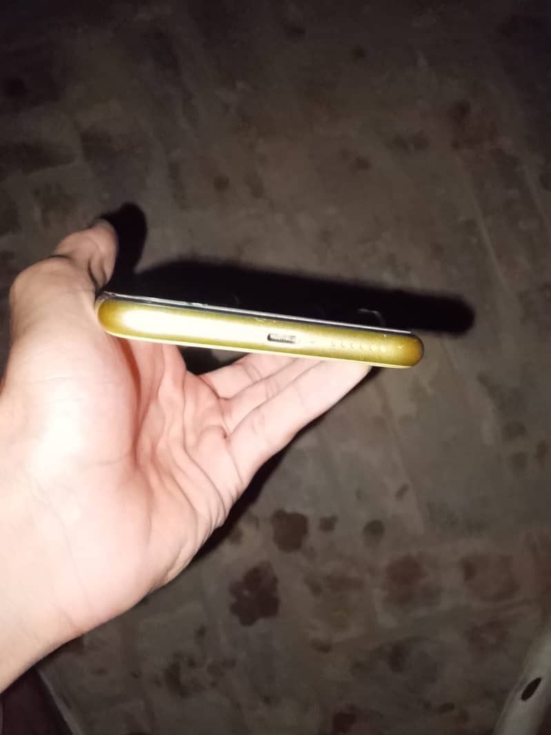 Apple iPhone 11 3