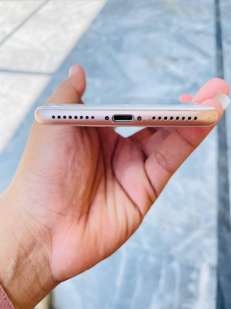 Apple iPhone 8 Plus 3