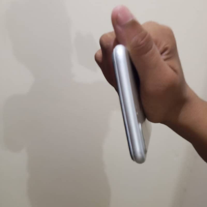 Apple iPhone 7 Plus 6