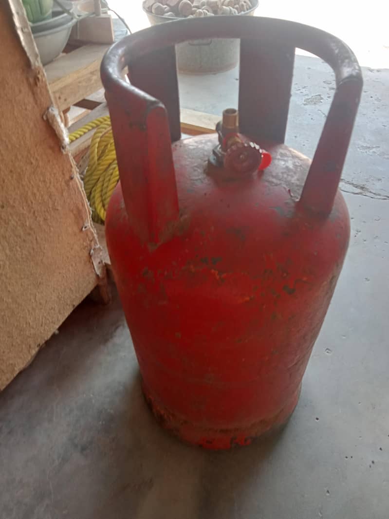 ایک عدد سلنڈر استعمال شدہ 1
