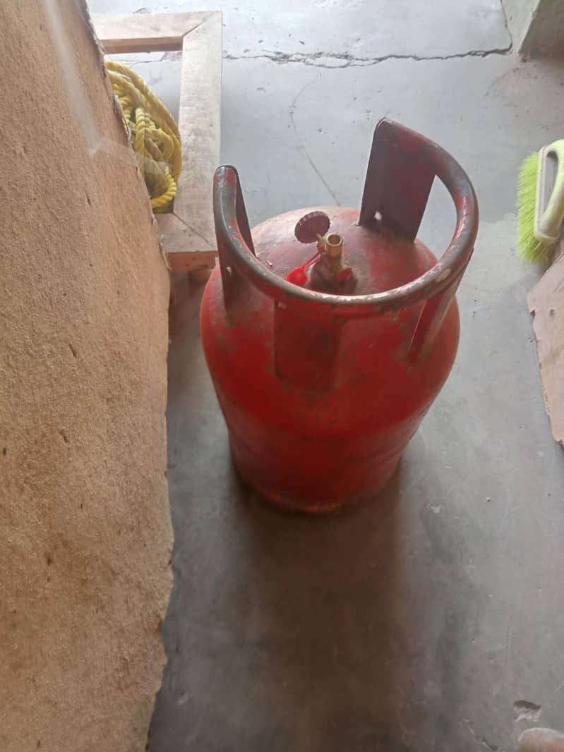 ایک عدد سلنڈر استعمال شدہ 2