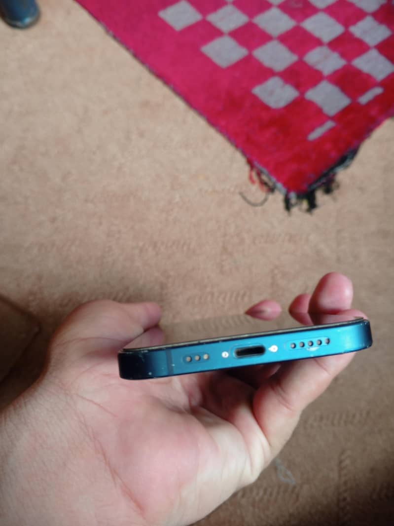 Apple iPhone 12 1