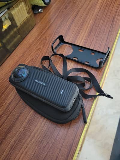 insta 360 X 4 (New) (Insta 128gb fast card)
