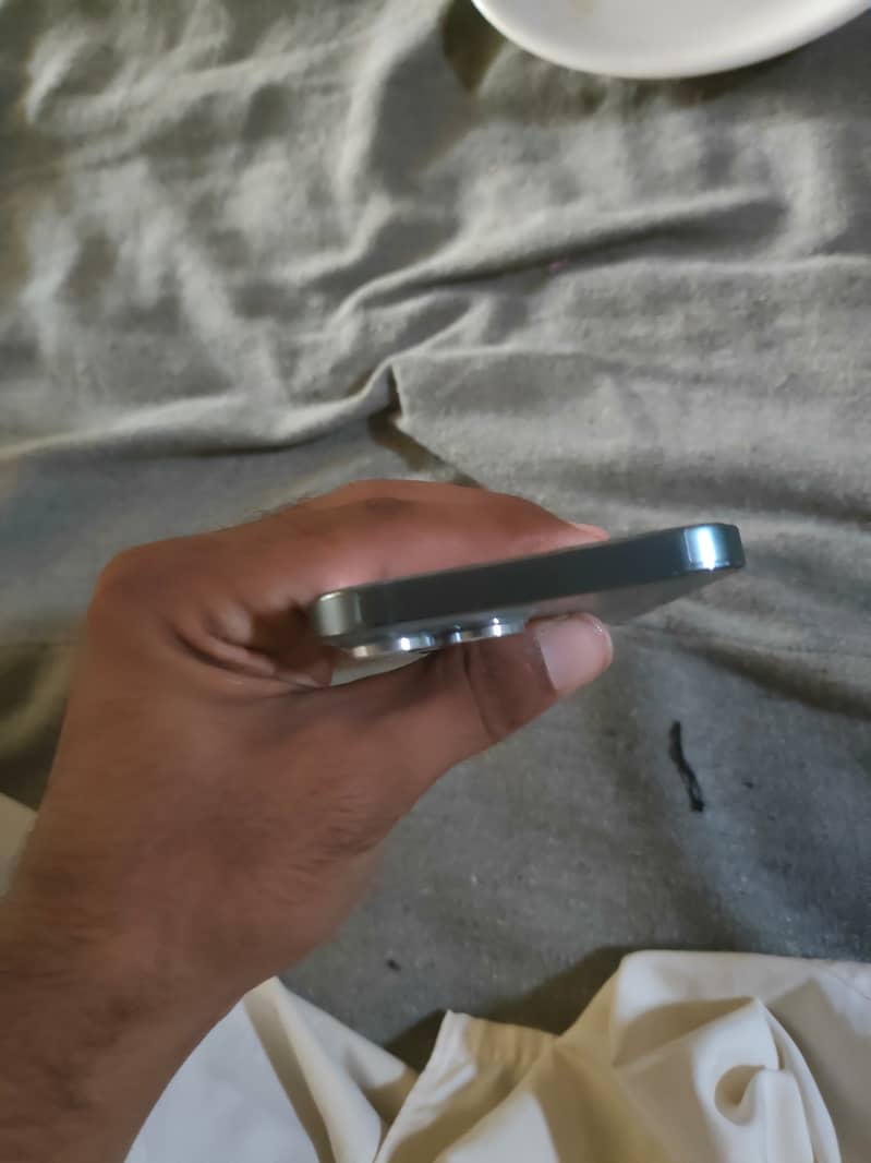 Apple iPhone 13 Pro Max 4