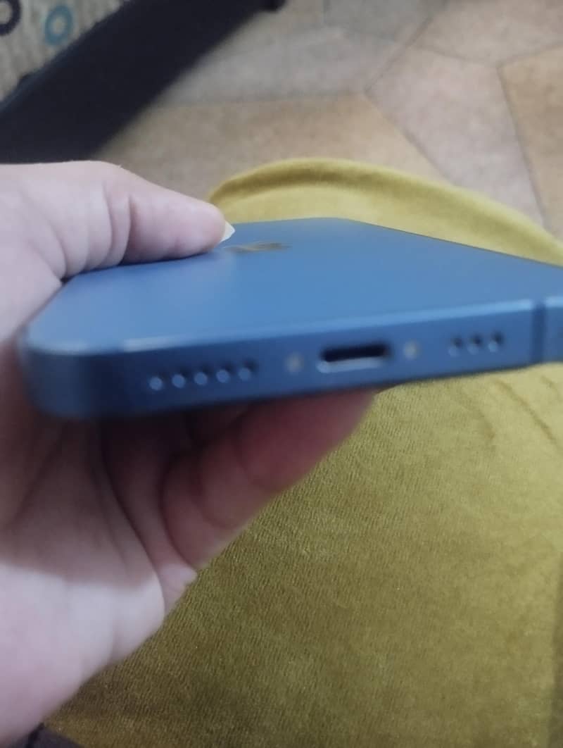 Apple iPhone 13 2