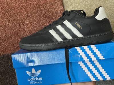 “Sneakers Balck Shoes for Men & Women - All Size Available “