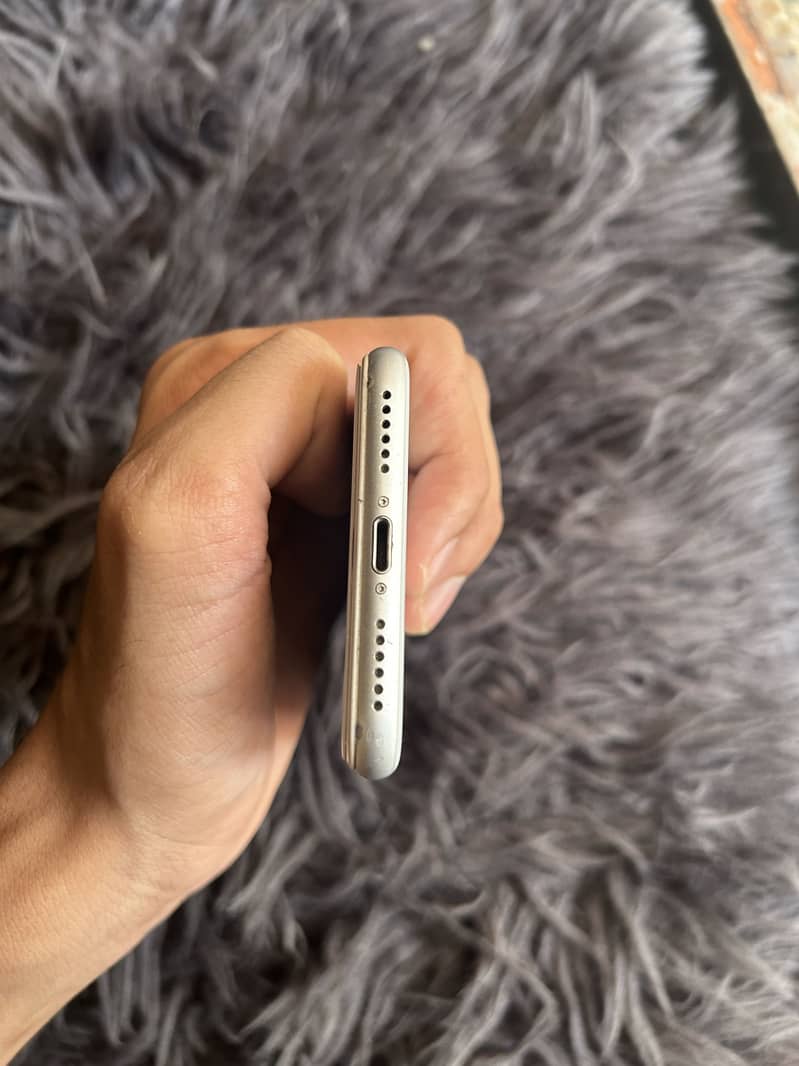 Apple iPhone 8 3