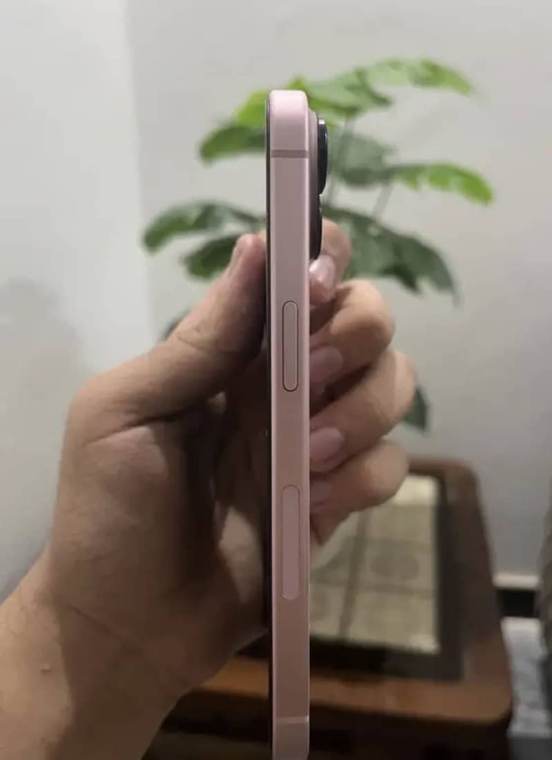Apple iPhone 15 2
