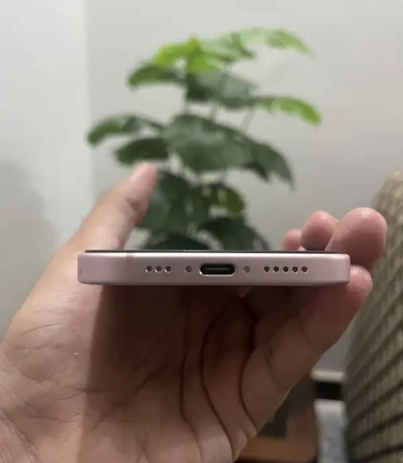 Apple iPhone 15 3
