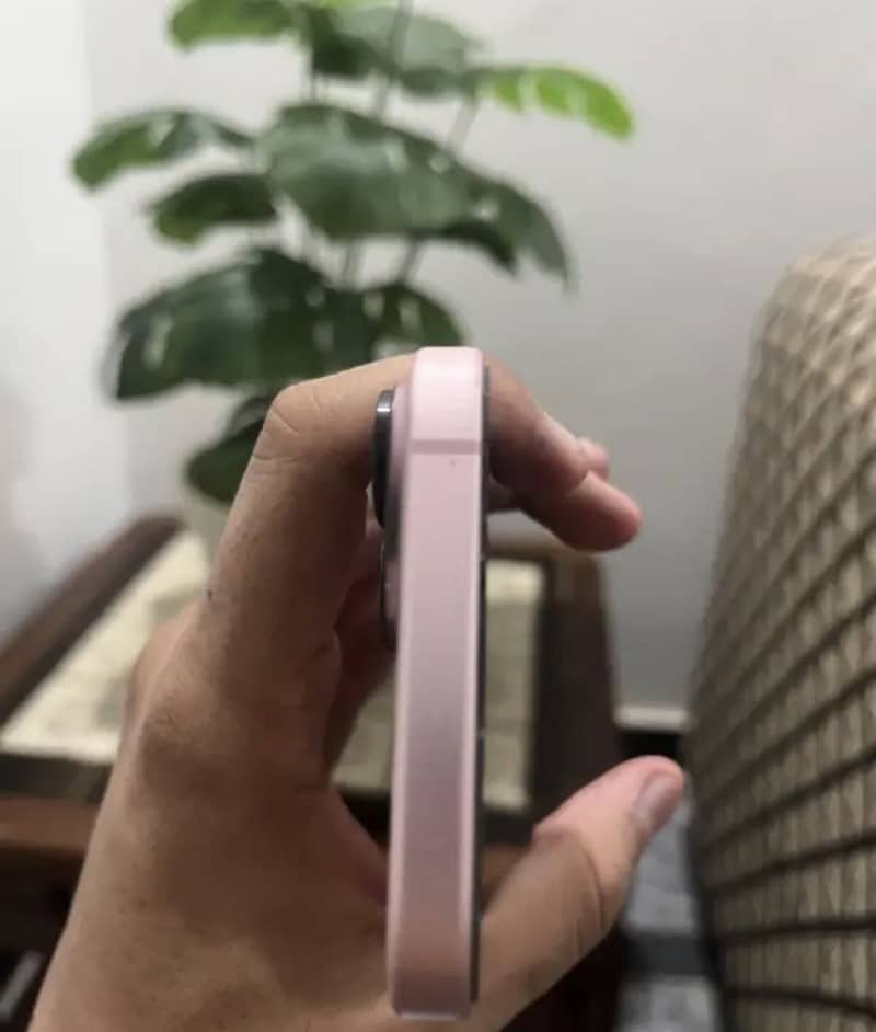 Apple iPhone 15 4