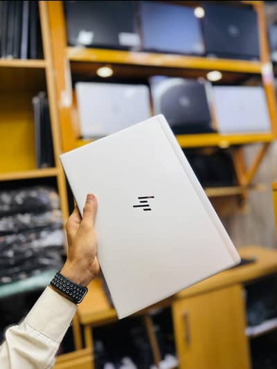 Hp Elitboock 840 G5 I 5 8 Gen New logo Slim Smart fresh piece