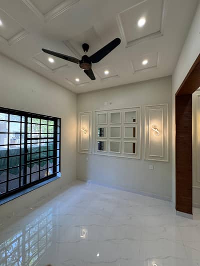 5 MARLA ULTRA MODERN NEW HOUSE AVAILABLE FOR SALE