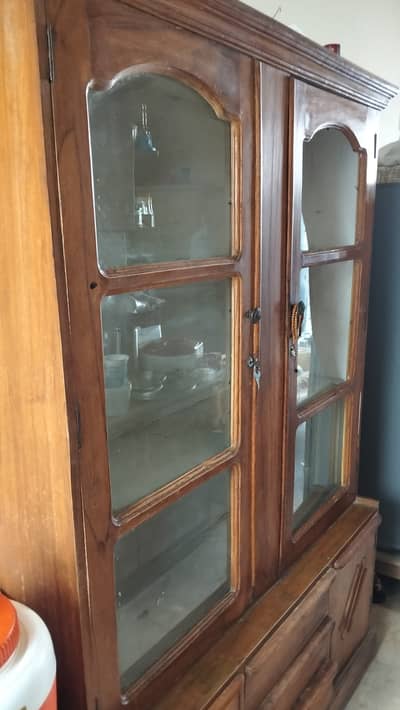 Beautiful Wooden Showcase / Crockery Cabinet – Good Condition