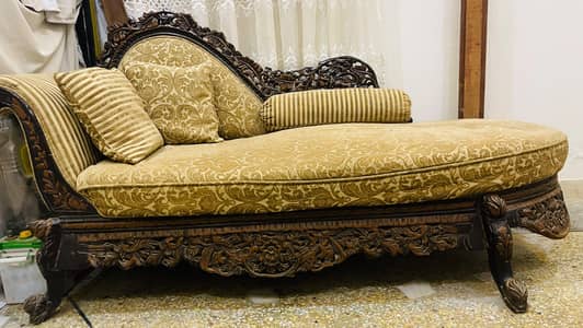 dewan sofa on good condition