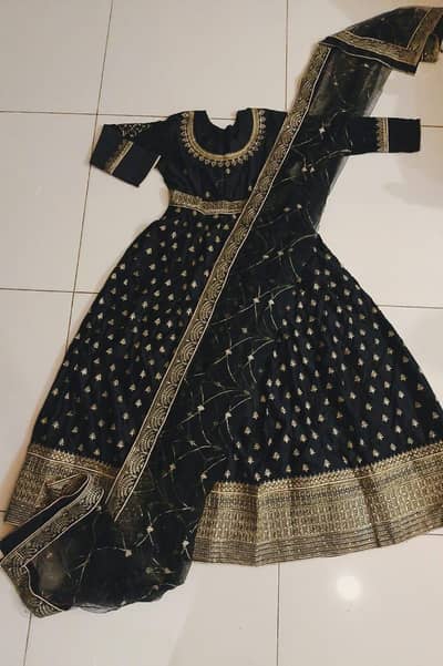Elegant Black And Gold Maxi Set