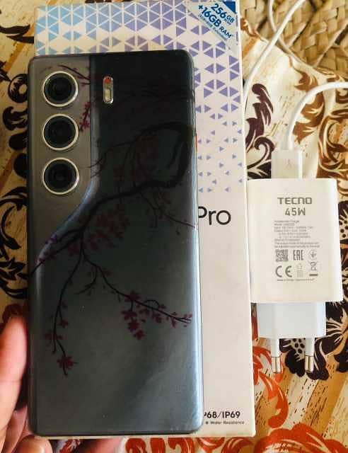 Tecno CAMON 40 Pro 6